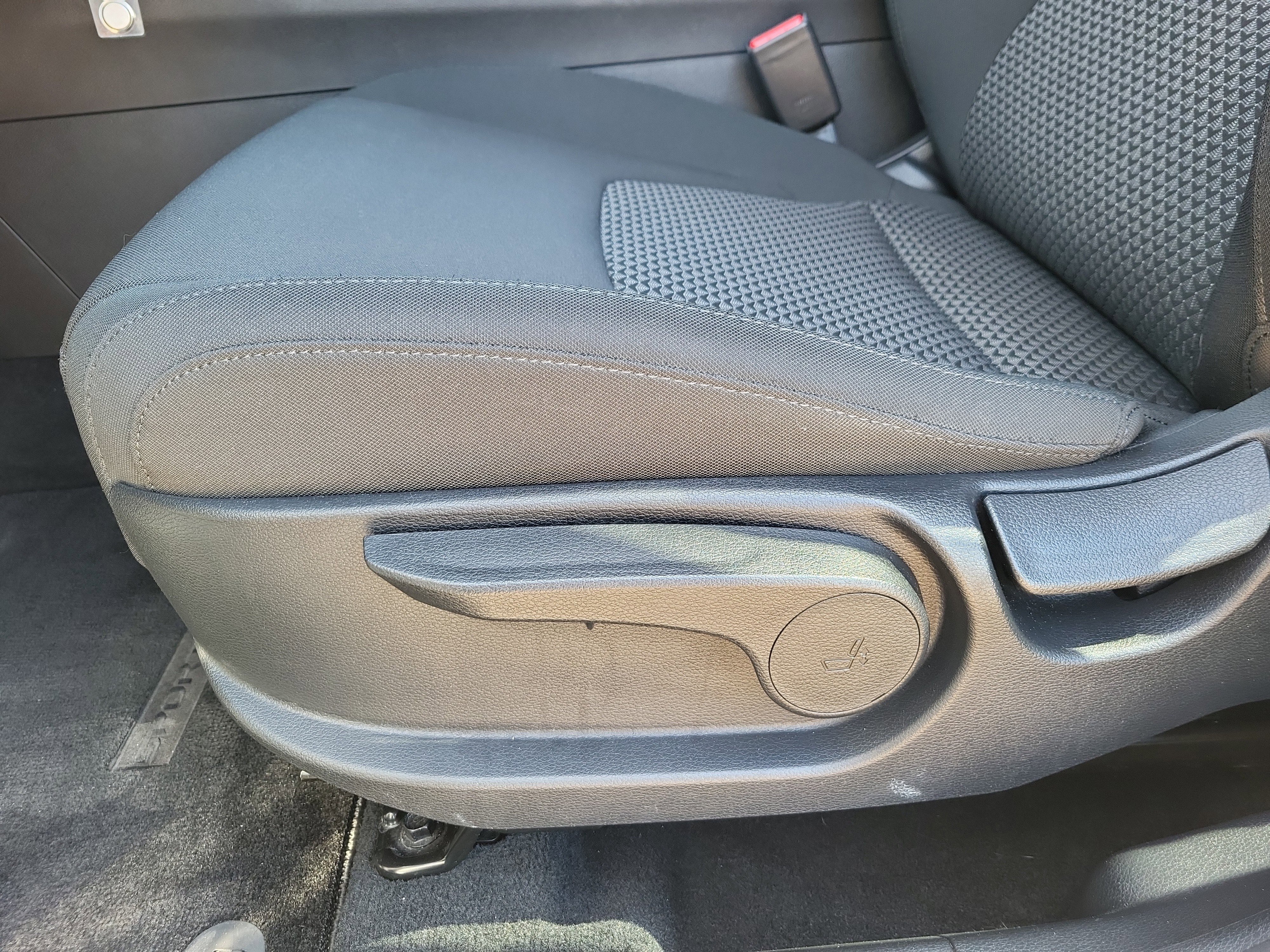 Used 2023 Kia Sportage LX image 8