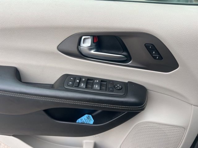 Used 2022 Chrysler Pacifica Touring-L image 22