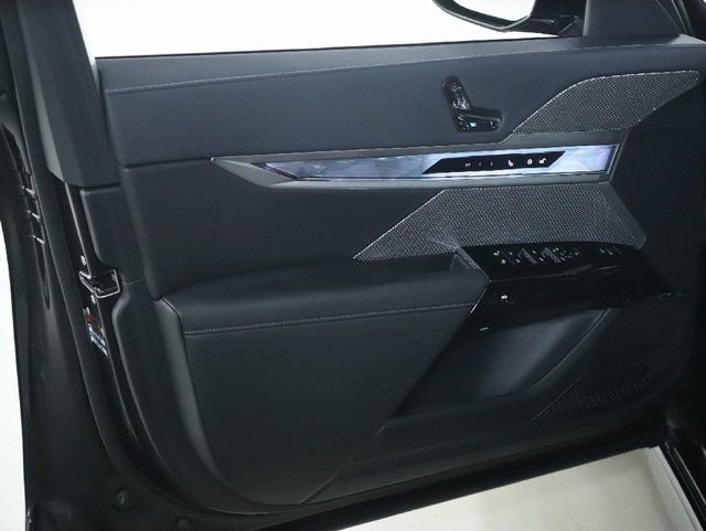 Used 2025 BMW 740i xDrive image 31