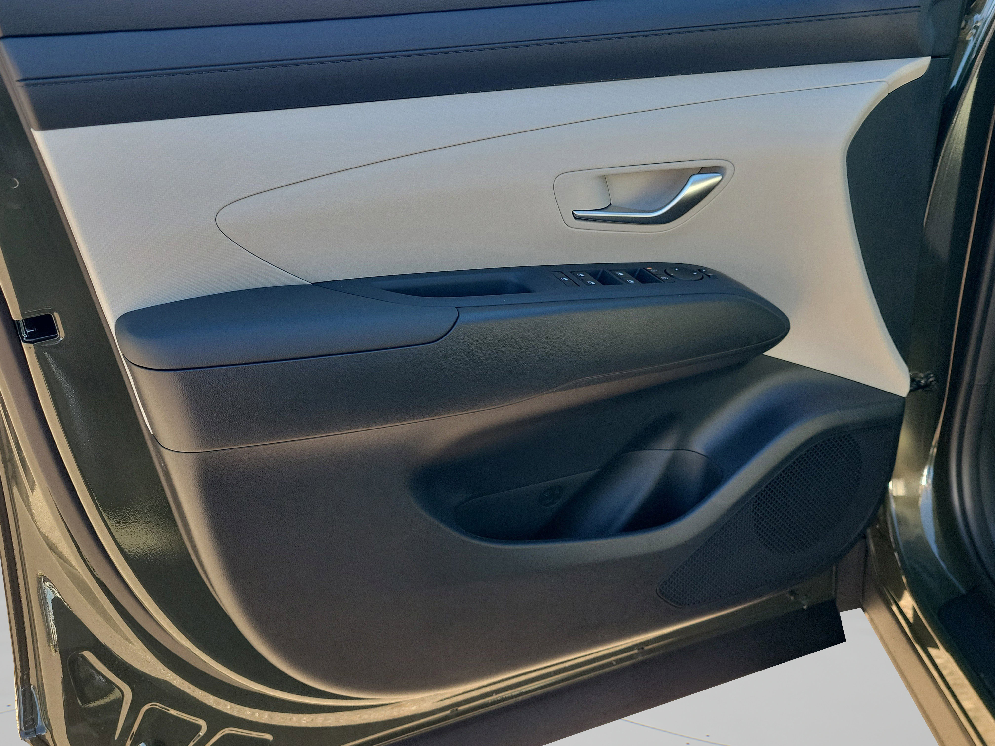 New 2026 Hyundai Tucson SE image 18