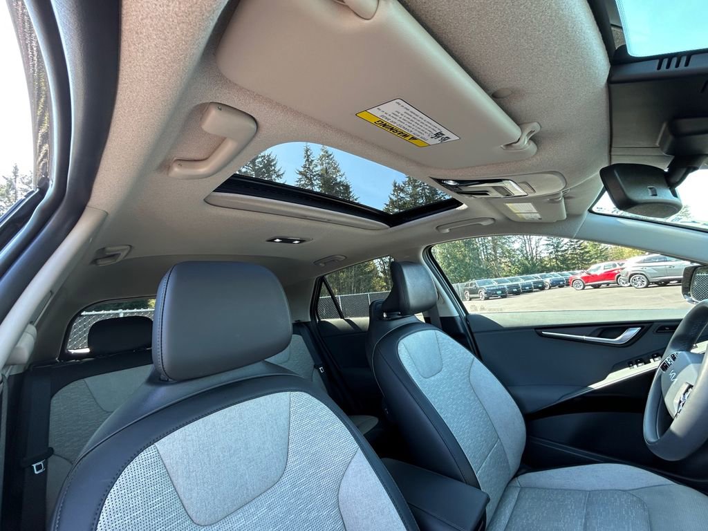 Used 2024 Kia Niro SX image 27