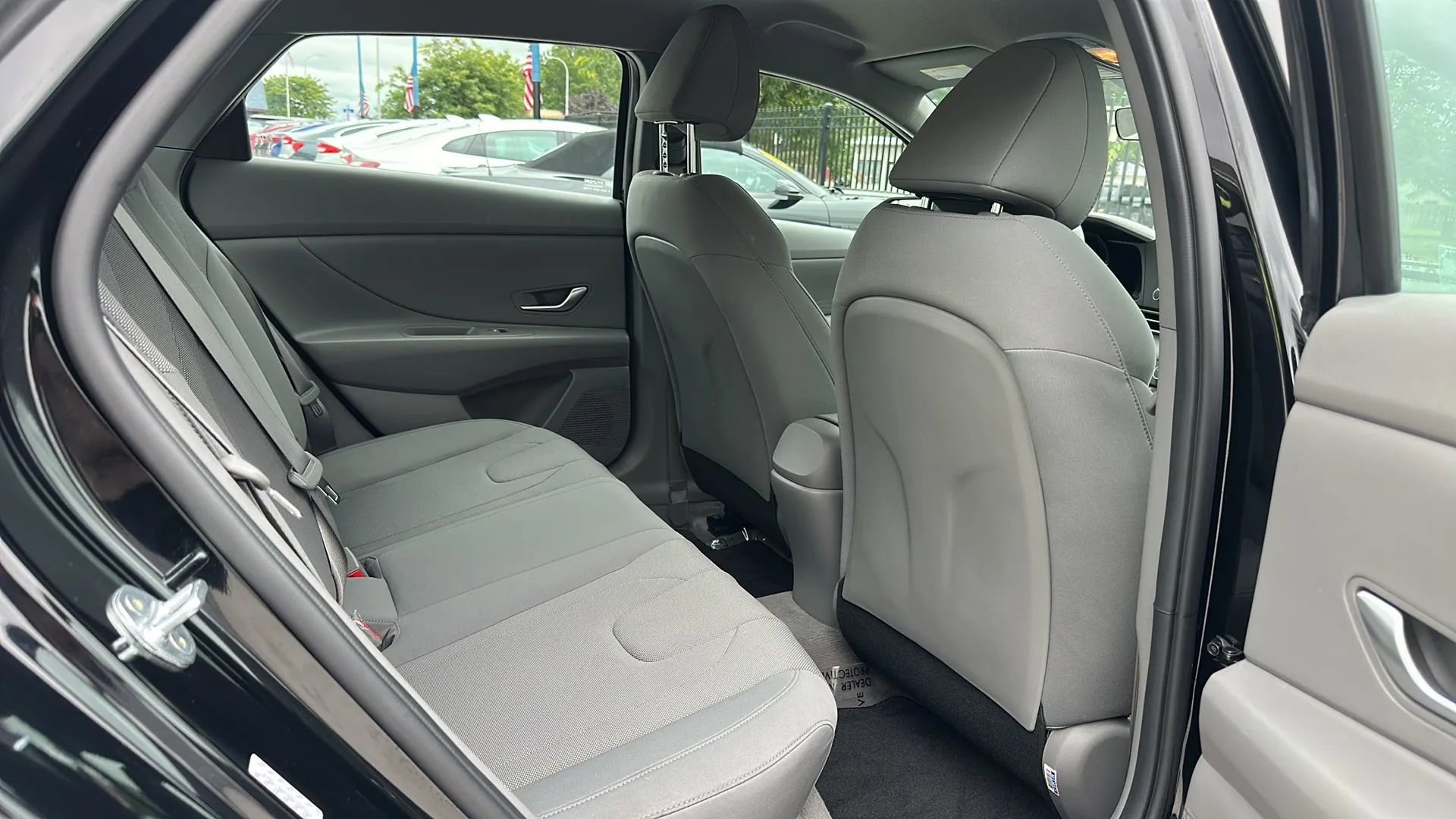 Used 2021 Hyundai Elantra SE w/ Cargo Package image 18