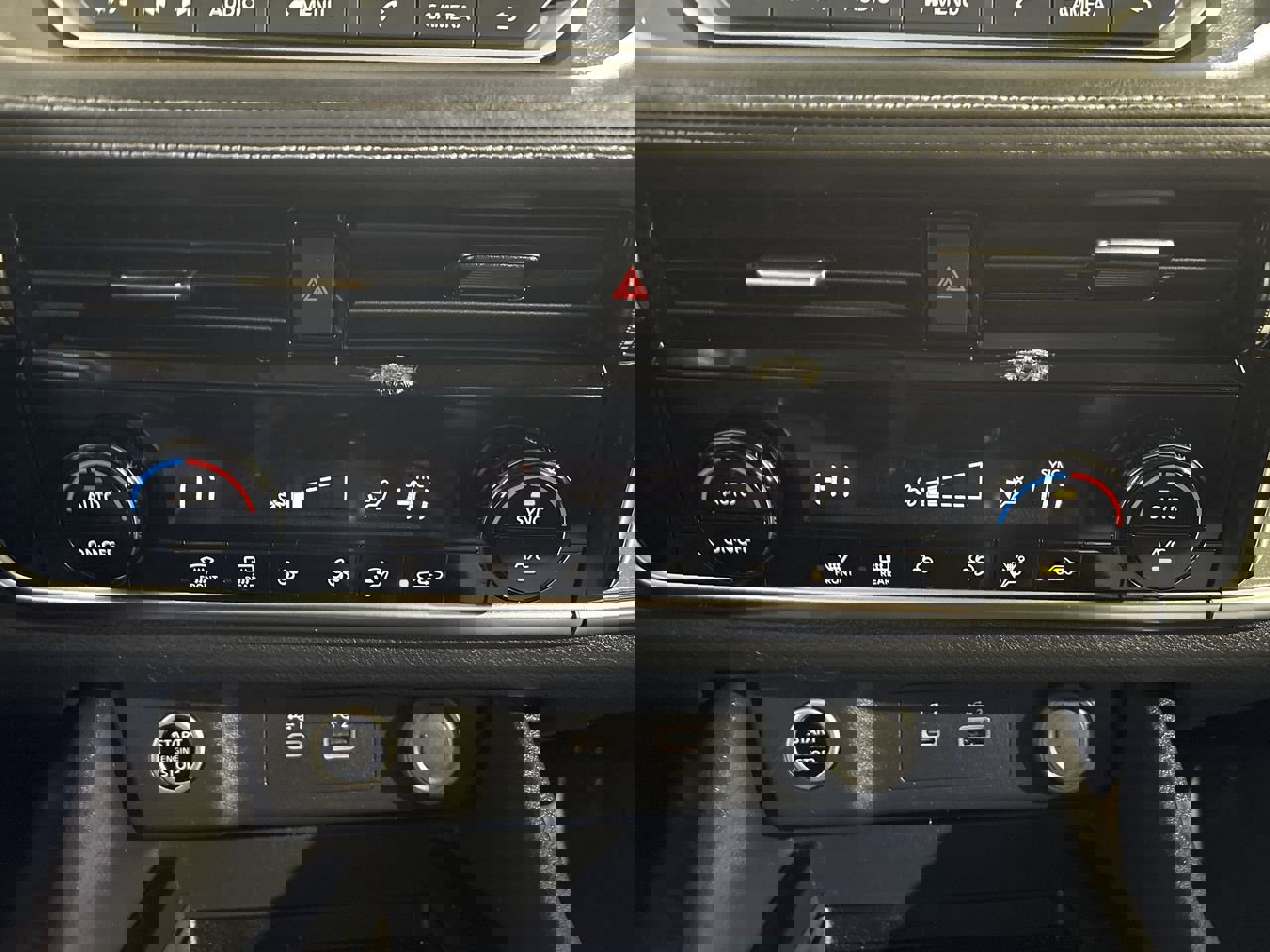 Used 2023 Nissan Rogue SV image 18