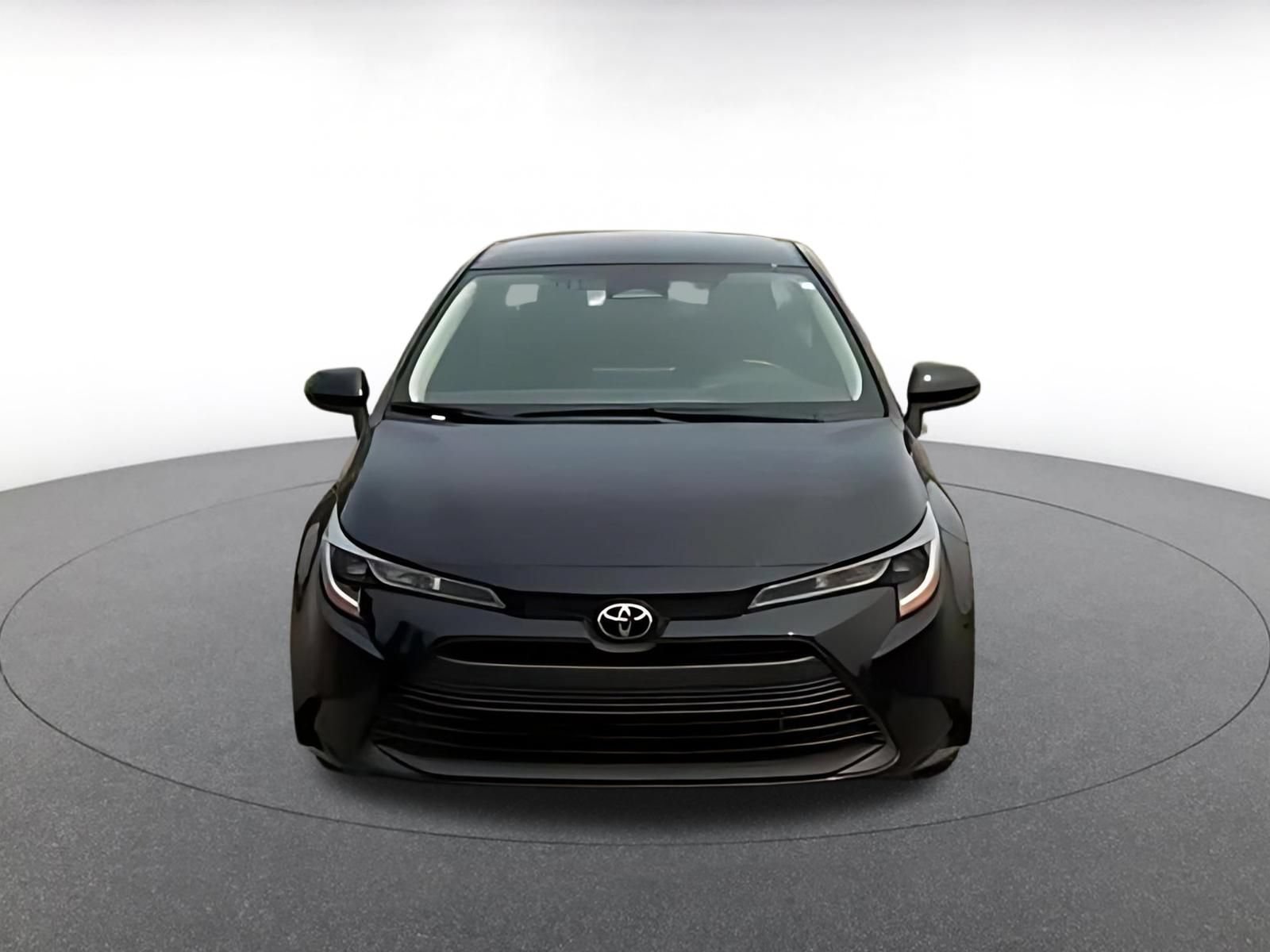 Used 2025 Toyota Corolla LE FWD image 4