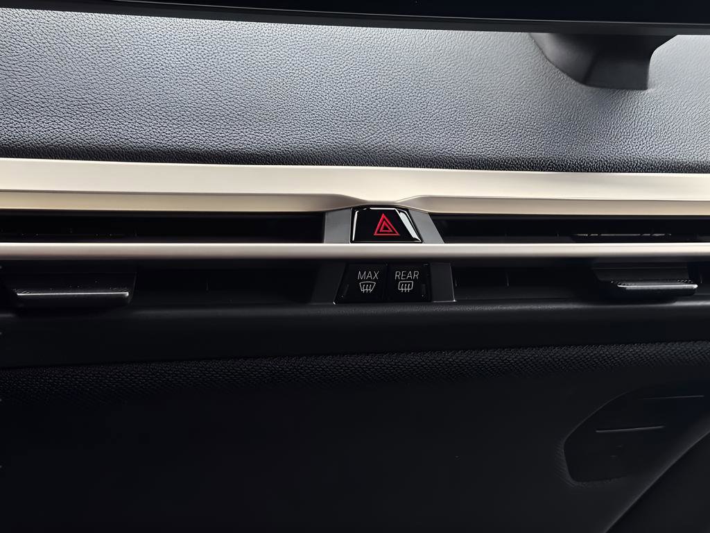 Used 2022 BMW iX xDrive50 w/ Convenience Package image 13