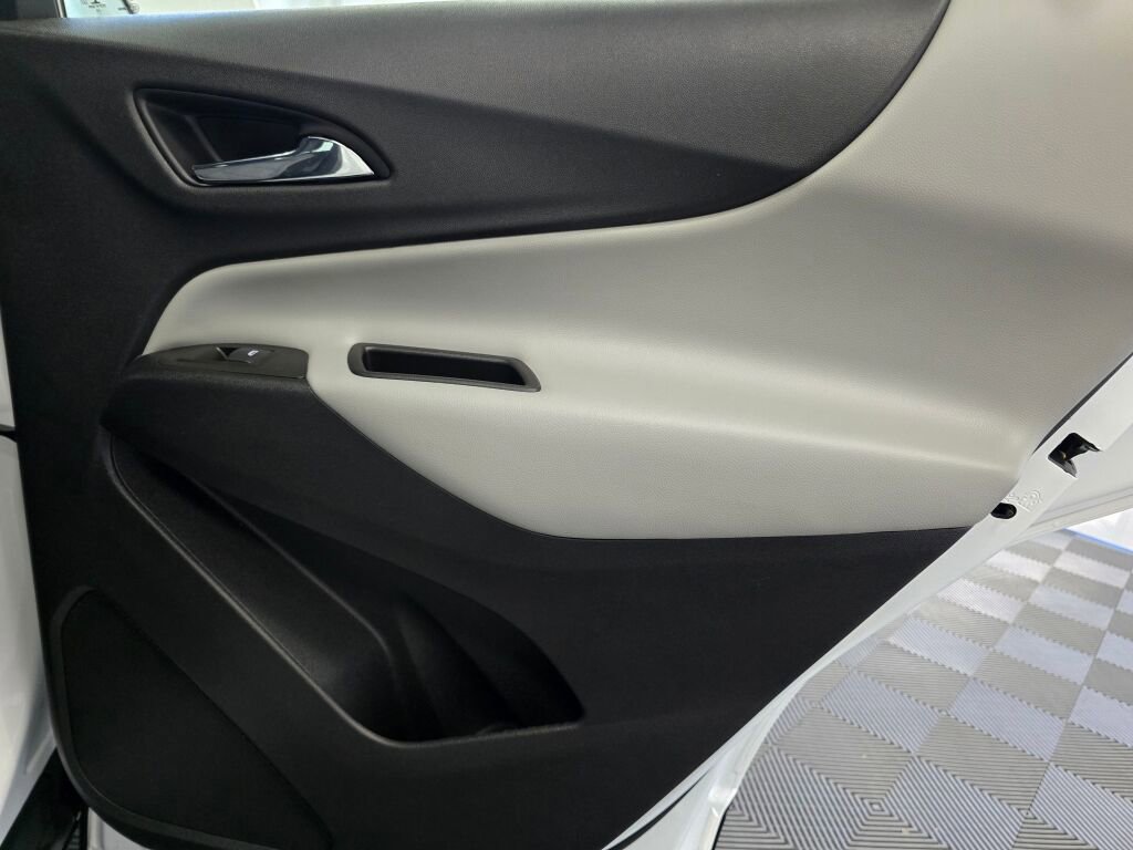 Used 2020 Chevrolet Equinox LS image 23