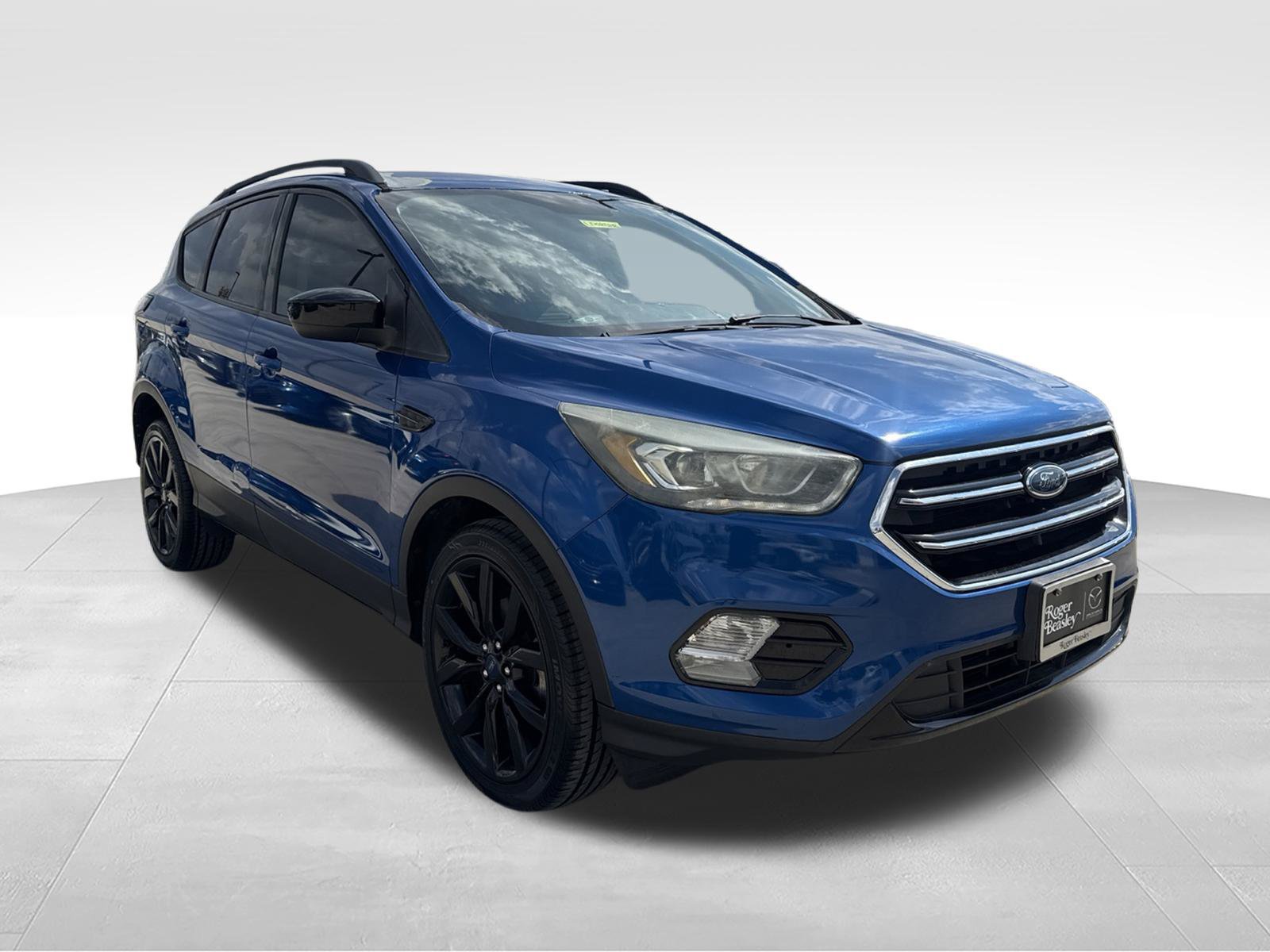 Used 2017 Ford Escape SE w/ Equipment Group 201A FWD image 3