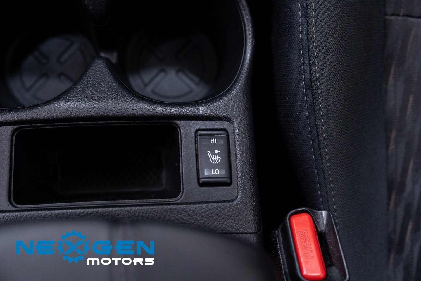 Used 2020 Nissan Rogue SV w/ Premium Package image 17