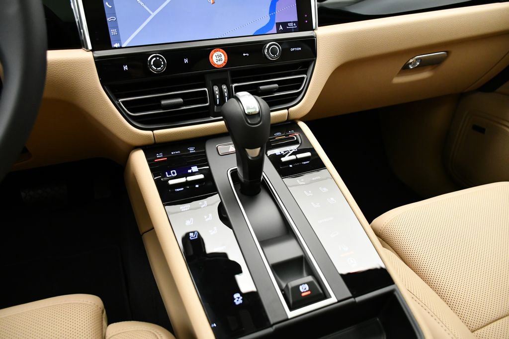 Certified 2025 Porsche Macan image 32