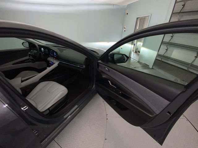 Used 2023 Hyundai Elantra Limited FWD image 25