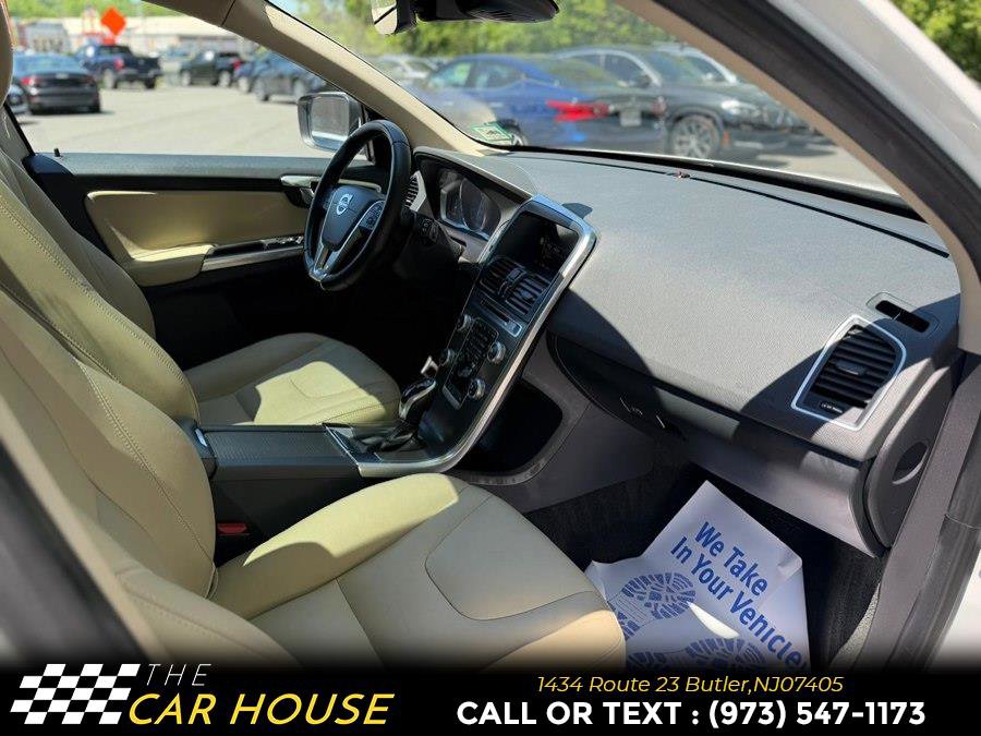 Used 2016 Volvo XC60 T6 w/ Proximity Package AWD/4WD image 19