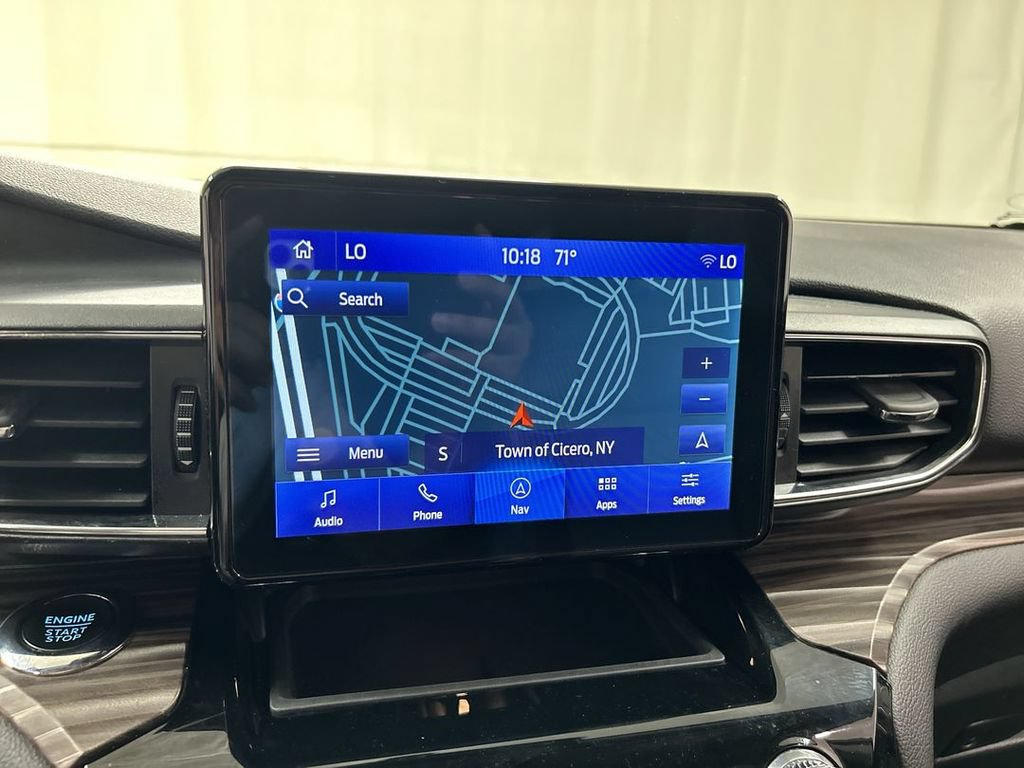 Used 2022 Ford Explorer Limited w/ Equipment Group 301A AWD/4WD image 16