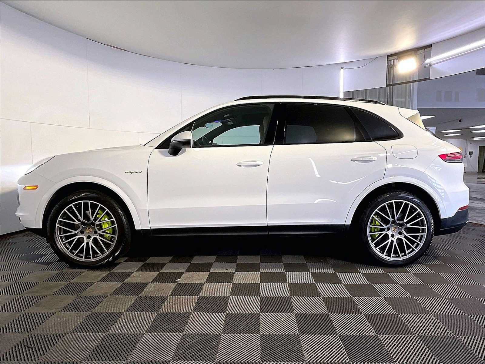 Certified 2023 Porsche Cayenne Platinum Edition AWD/4WD video 2