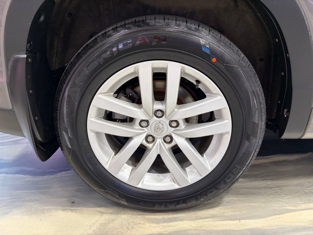 Used 2015 Toyota Highlander LE image 23