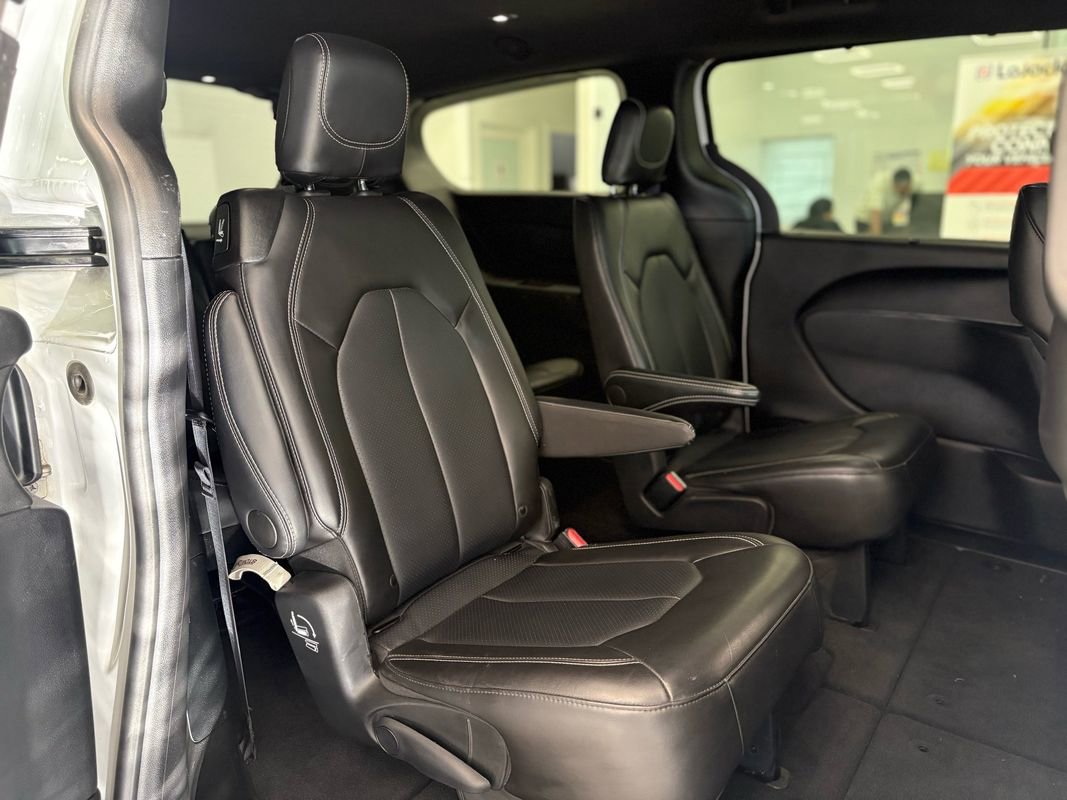 Used 2025 Chrysler Pacifica Select FWD image 27