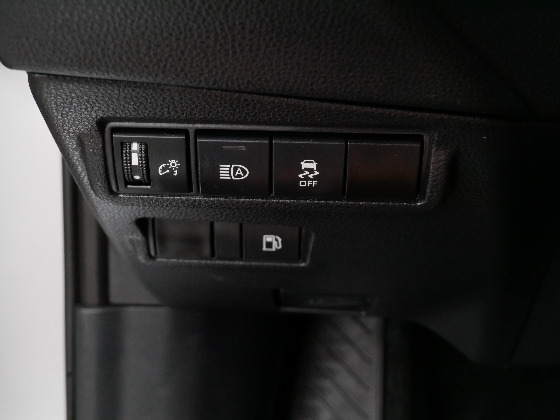 Used 2024 Toyota Corolla Cross AWD Hybrid image 28