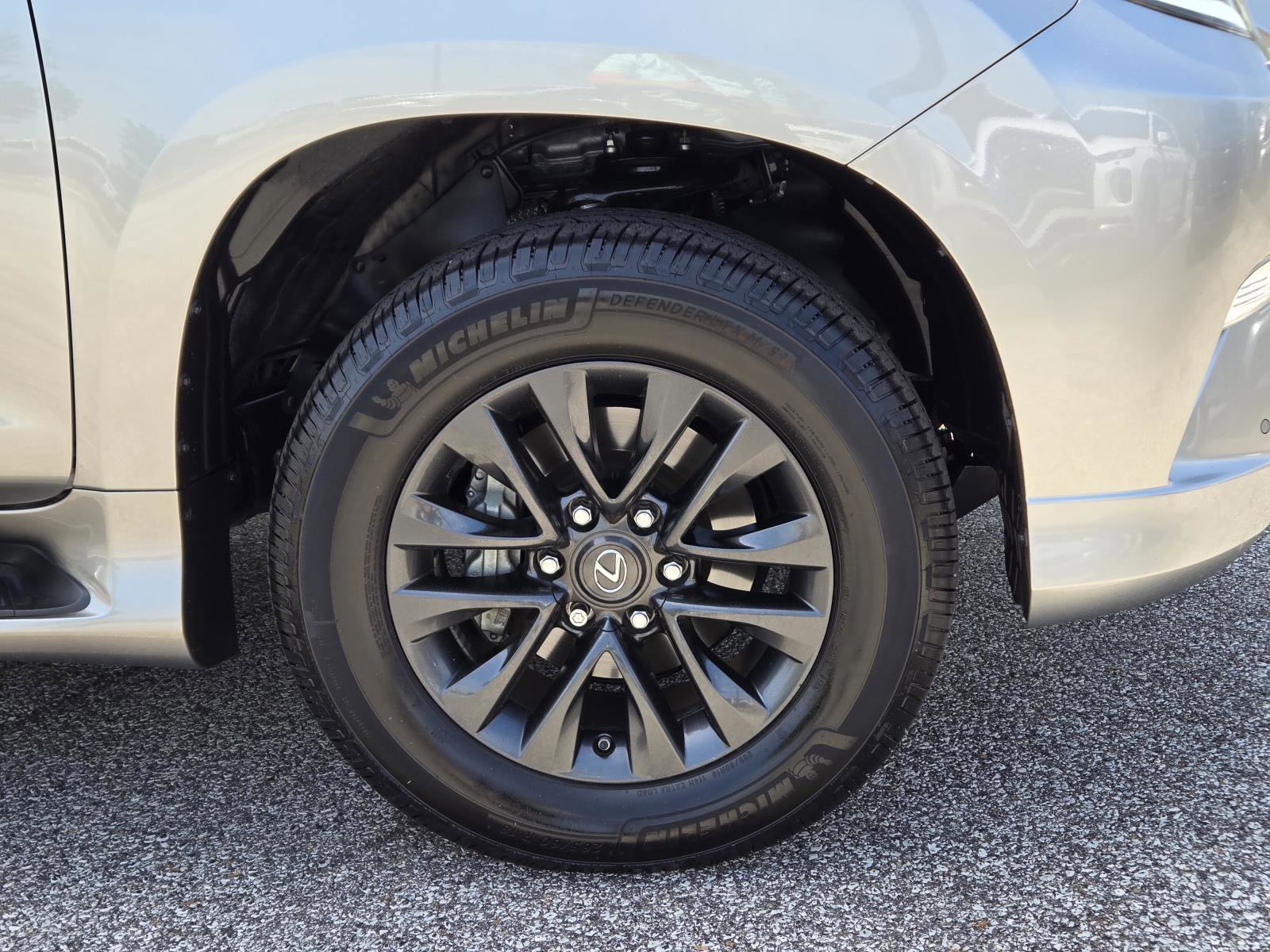 Used 2022 Lexus GX 460 Premium w/ Premium Package AWD/4WD image 4