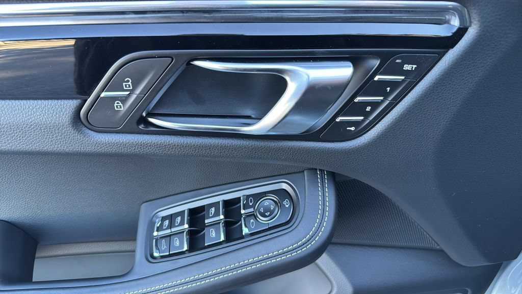 New 2026 Porsche Macan AWD/4WD image 8