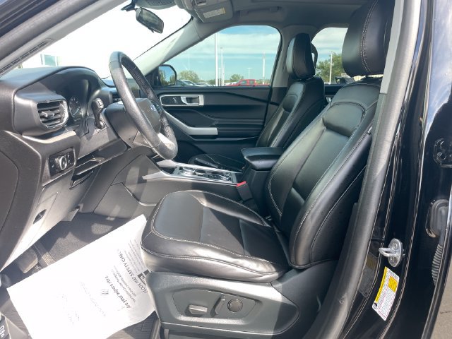 Used 2023 Ford Explorer XLT w/ Equipment Group 202A AWD/4WD image 19
