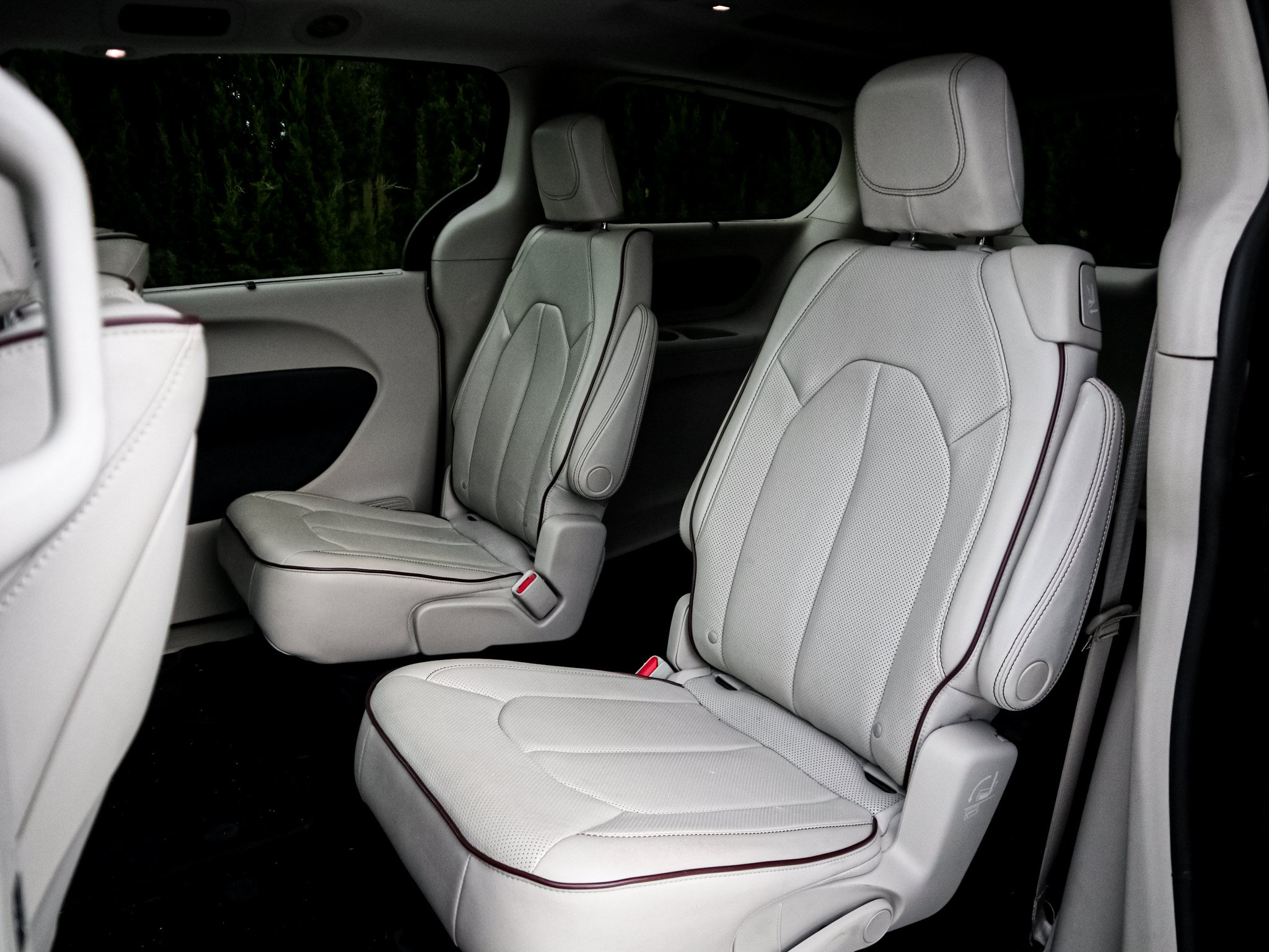 Used 2017 Chrysler Pacifica Limited FWD image 8