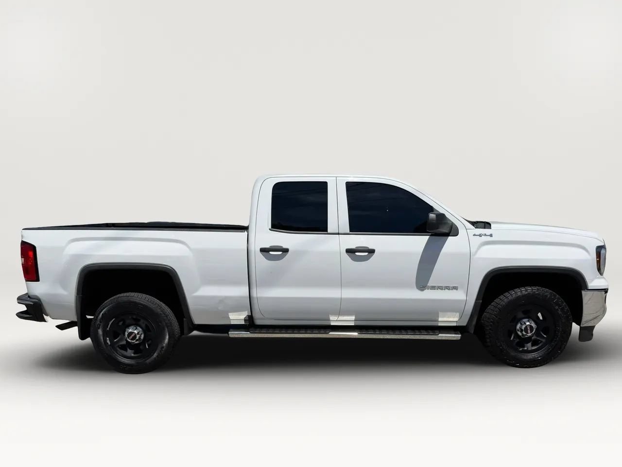 Used 2018 GMC Sierra 1500 4x4 Double Cab w/ Sierra Convenience Package image 2