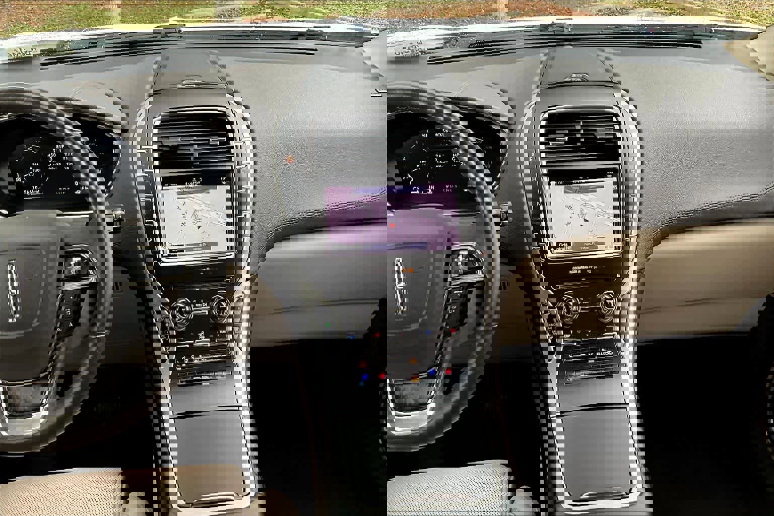 Used 2019 Lincoln Nautilus Reserve FWD image 7