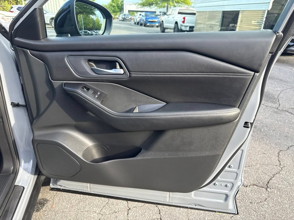 Certified 2026 Nissan Rogue Dark Armor FWD image 34