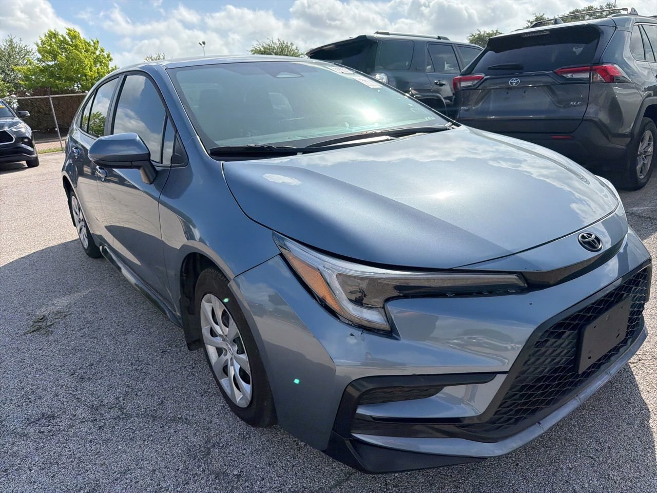 Used 2025 Toyota Corolla SE image 3