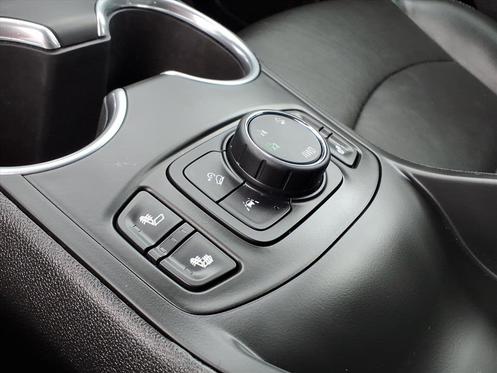 Used 2022 GMC Terrain SLT image 16