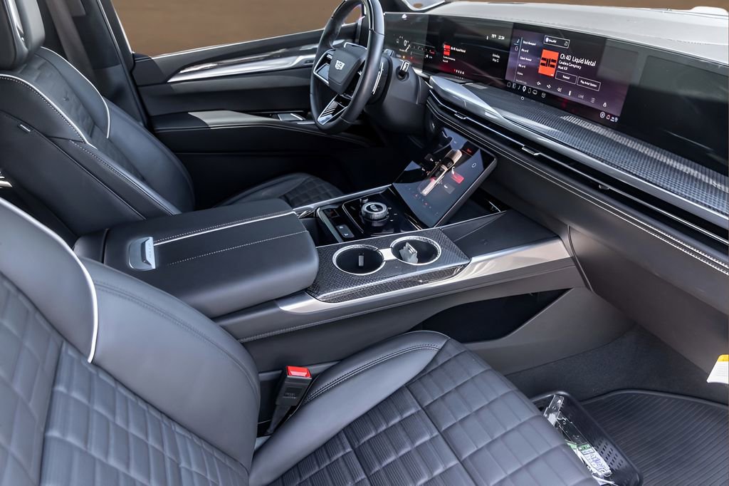 Certified 2025 Cadillac Escalade V AWD/4WD image 32