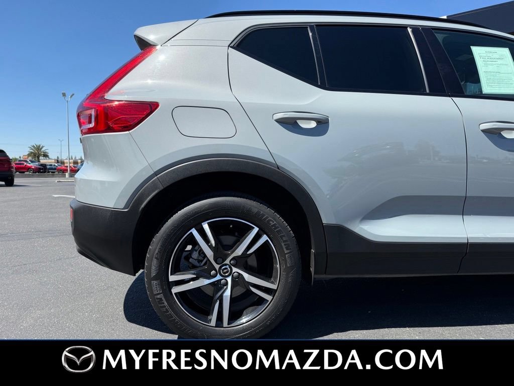 Used 2024 Volvo XC40 B5 Core AWD/4WD image 11