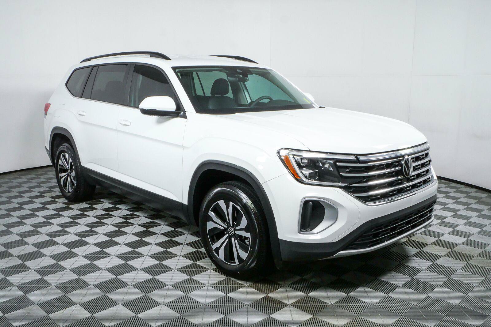 Used 2024 Volkswagen Atlas SE