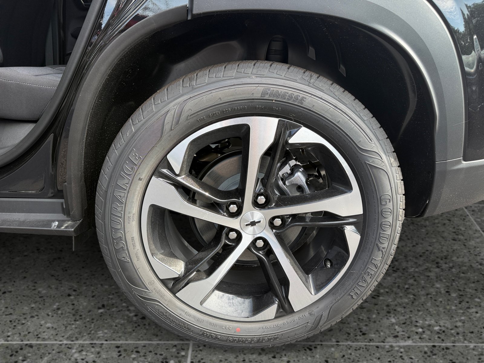 New 2026 Chevrolet Trax RS w/ Sunroof Package FWD image 13