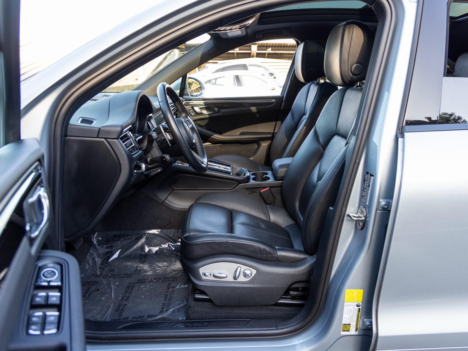 Certified 2023 Porsche Macan image 24