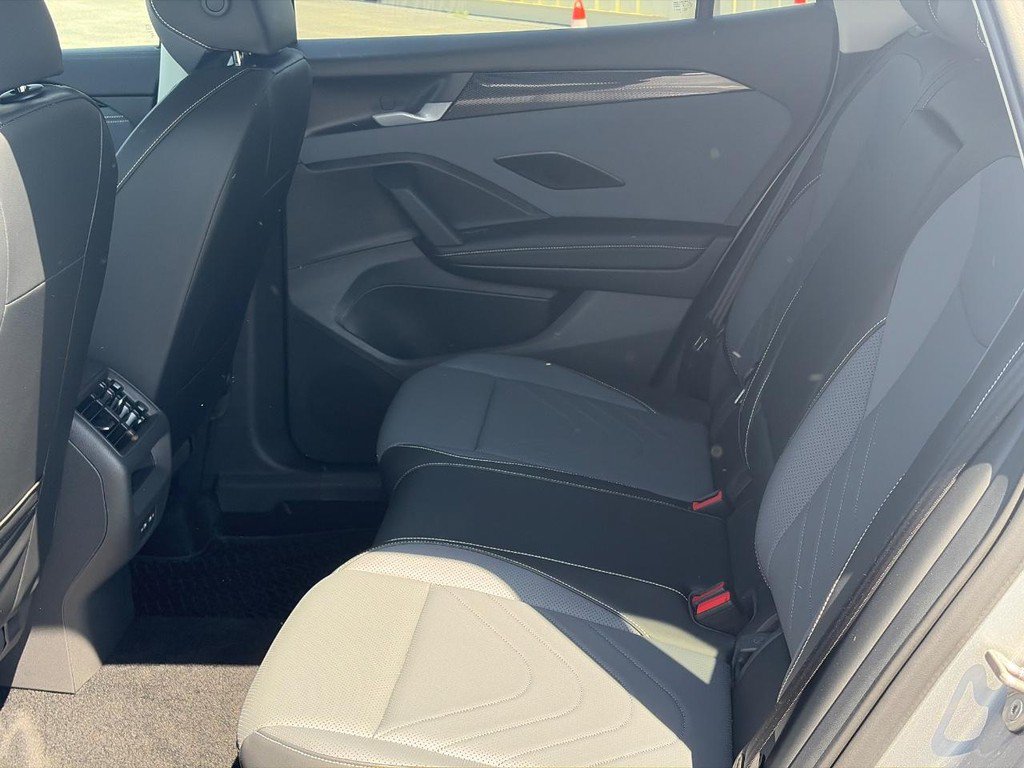 Certified 2026 Volkswagen Tiguan SE AWD/4WD image 10