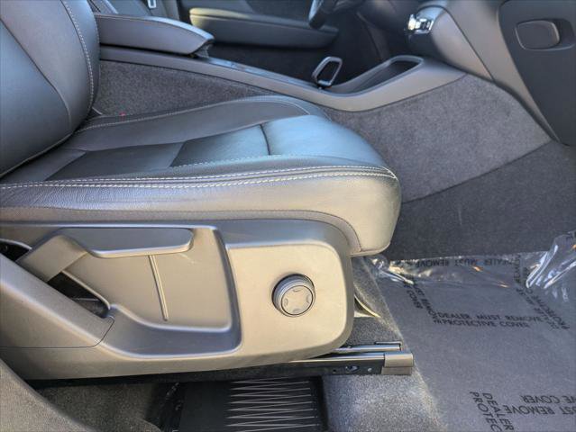 Used 2024 Volvo XC40 B5 Core w/ Climate Package image 24