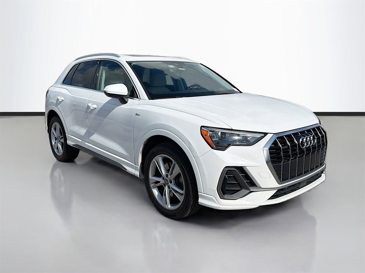Used 2020 Audi Q3 2.0T Premium image 2