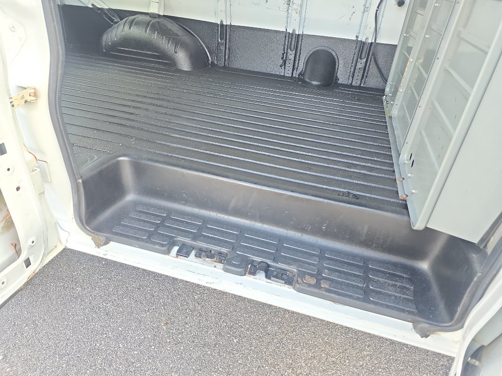 Used 2015 Chevrolet Express 2500 RWD image 14