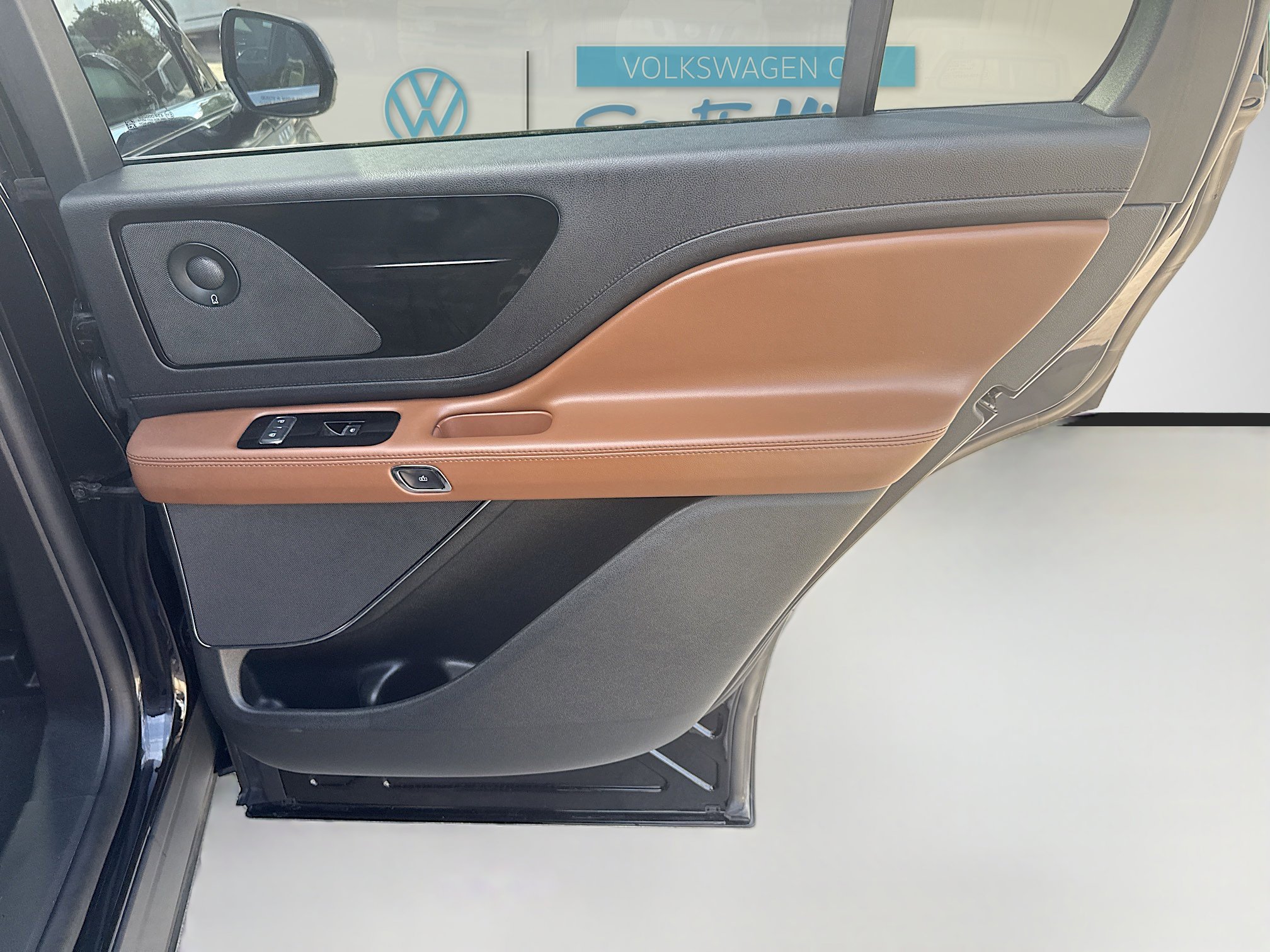 Used 2023 Lincoln Aviator Reserve w/ Equipment Group 201A image 32