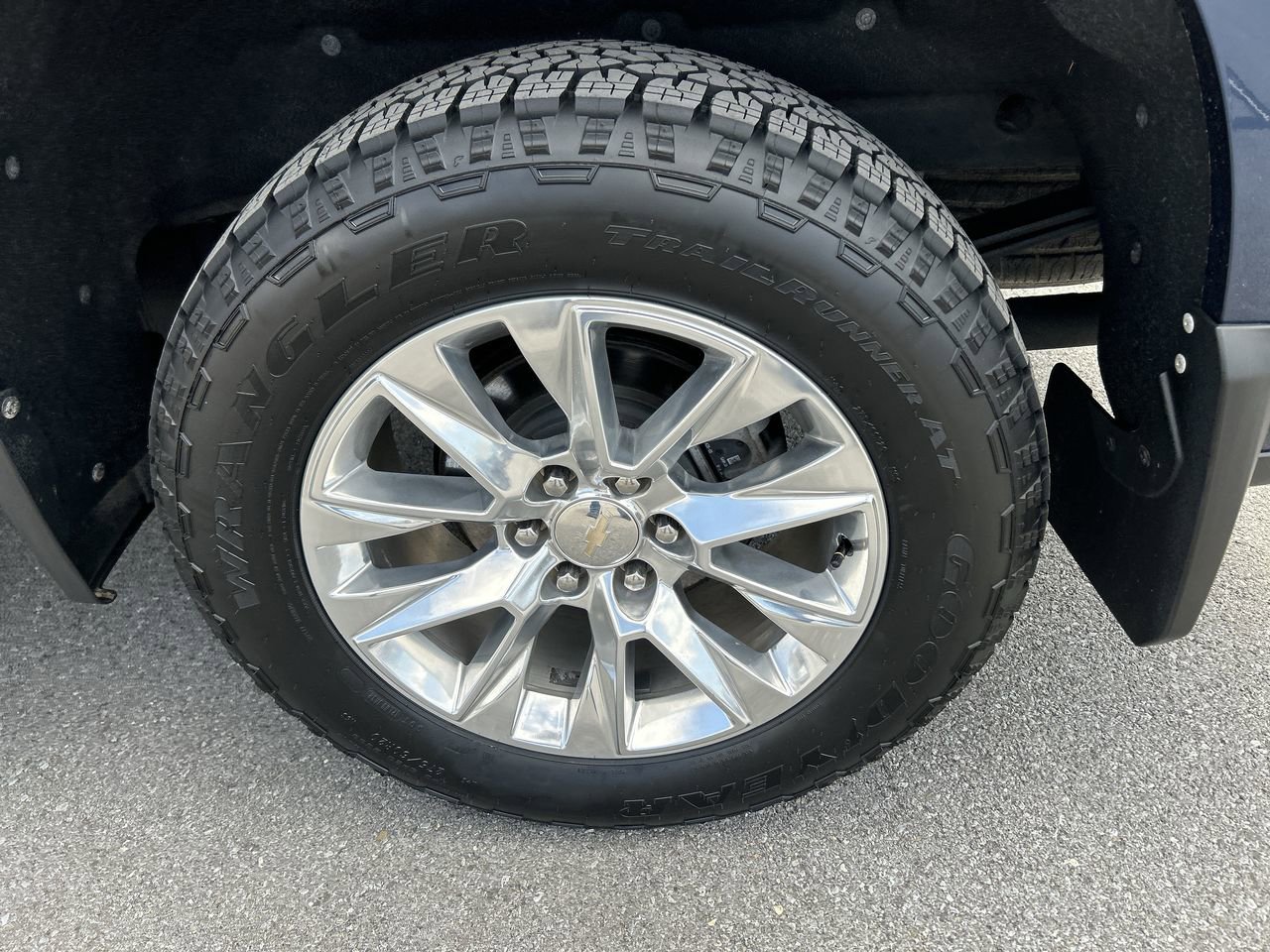 Used 2019 Chevrolet Silverado 1500 LTZ w/ LTZ Plus Package AWD/4WD image 10