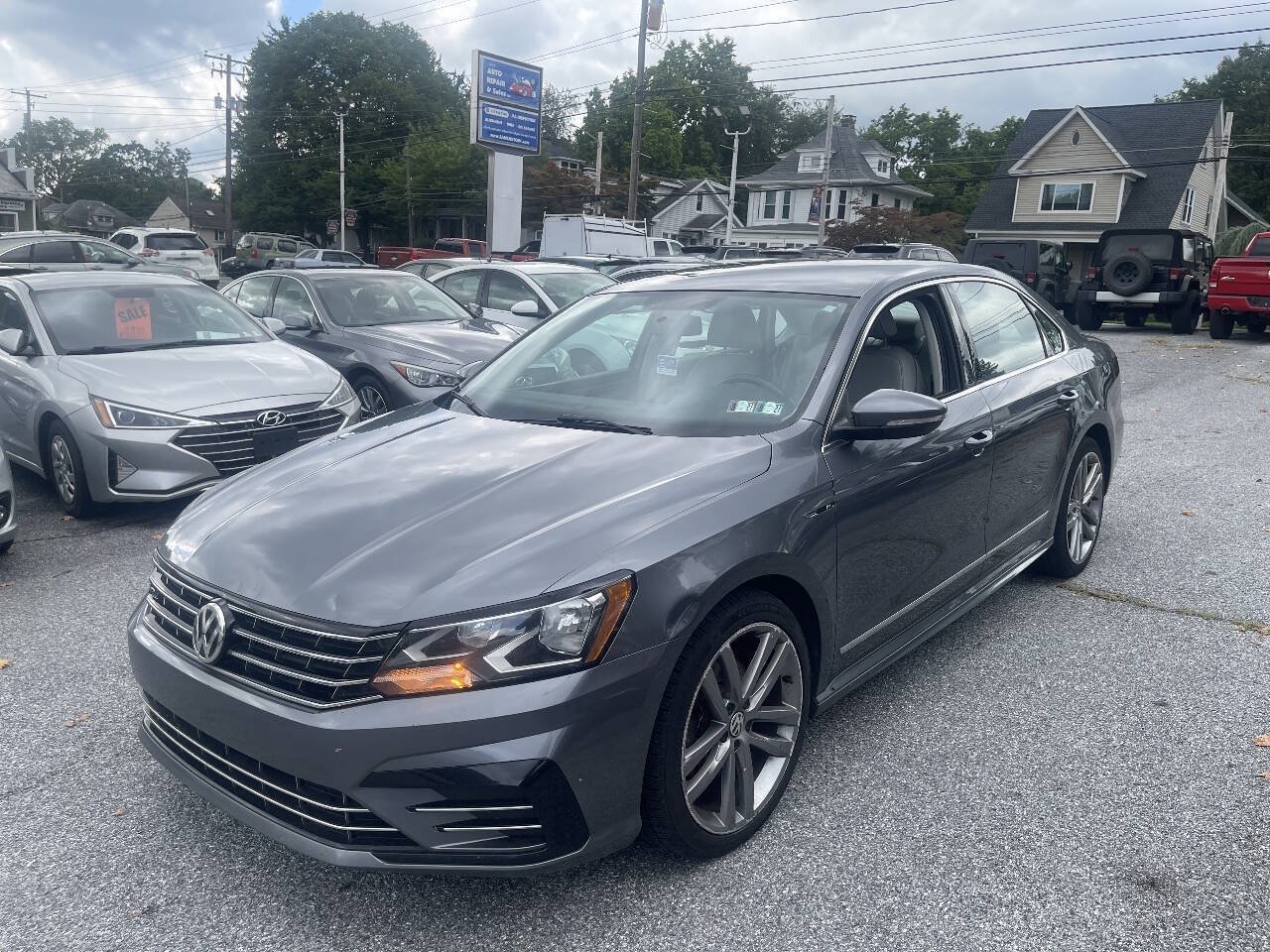 Used 2017 Volkswagen Passat 1.8T R-Line FWD image 2