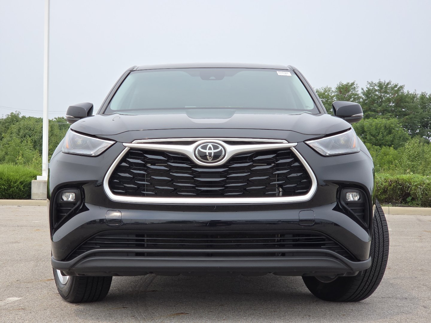 Used 2022 Toyota Highlander LE AWD/4WD image 11