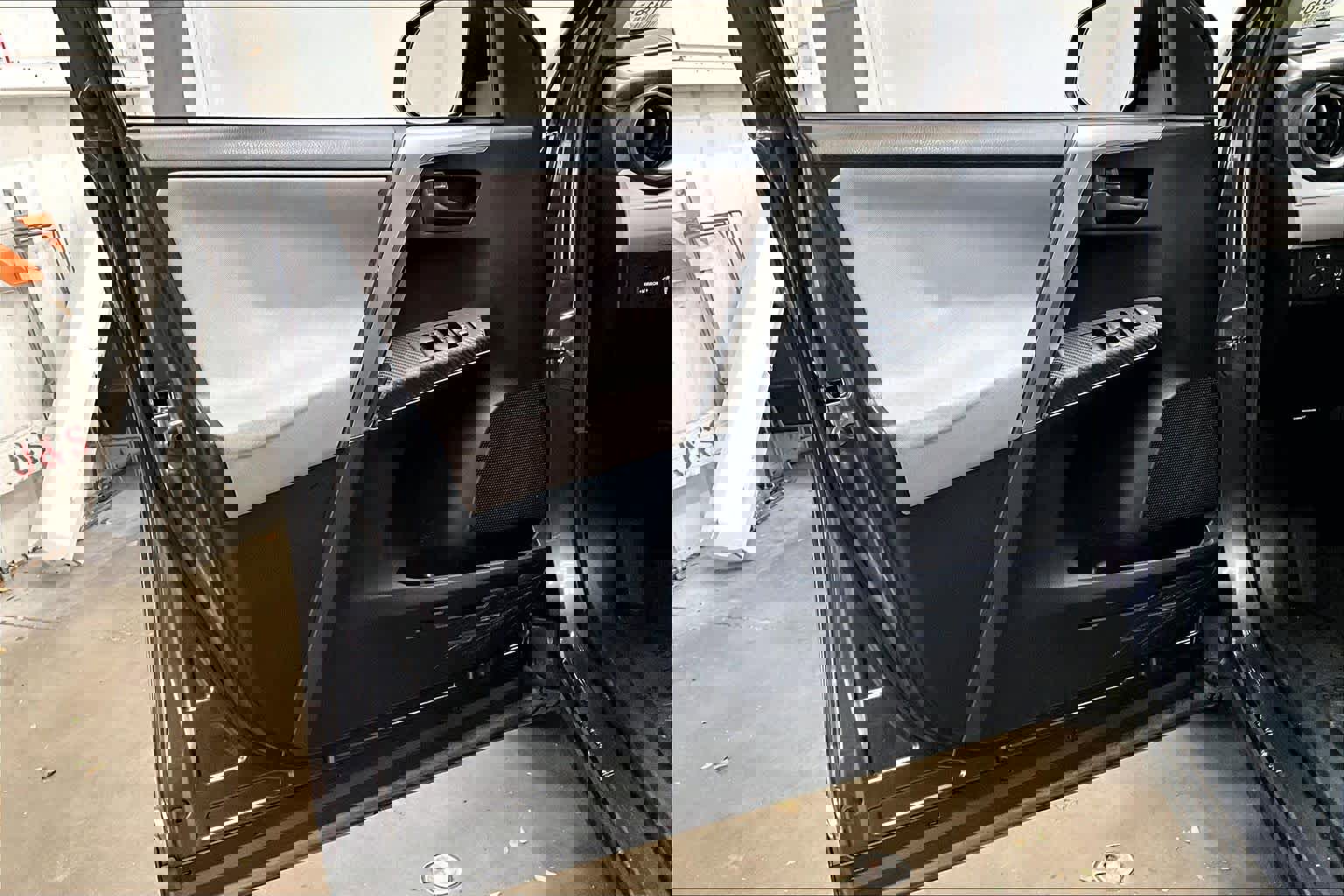 Used 2015 Toyota RAV4 LE image 25