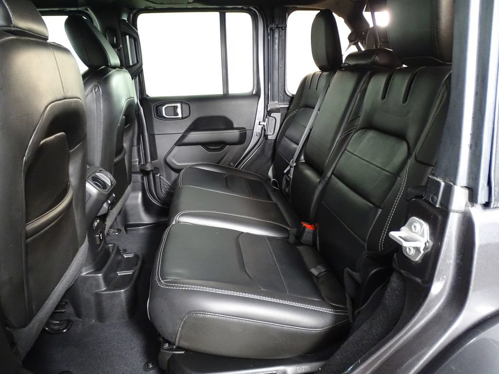 Used 2023 Jeep Wrangler Unlimited Sahara AWD/4WD image 13