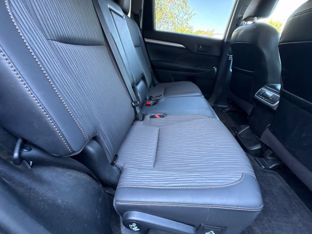 Used 2019 Toyota Highlander Plus FWD image 5