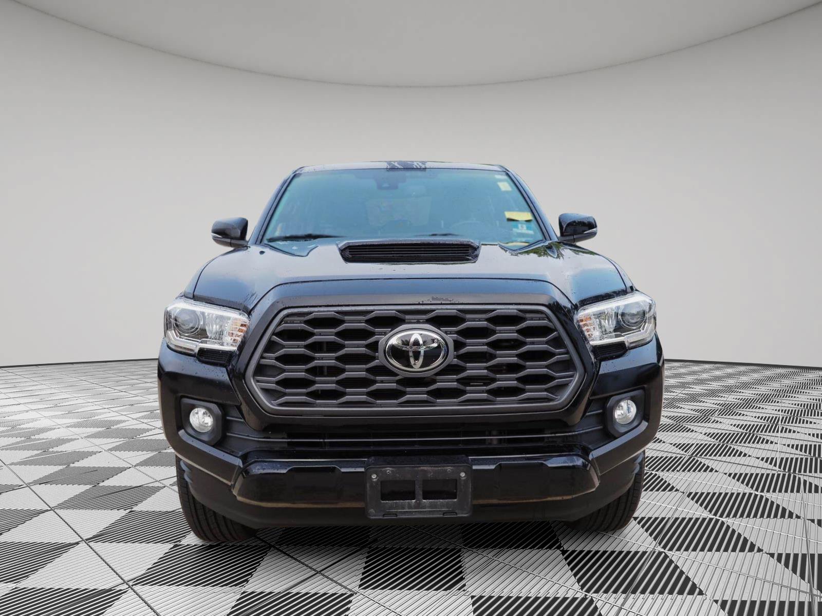 Used 2020 Toyota Tacoma TRD Sport AWD/4WD image 2