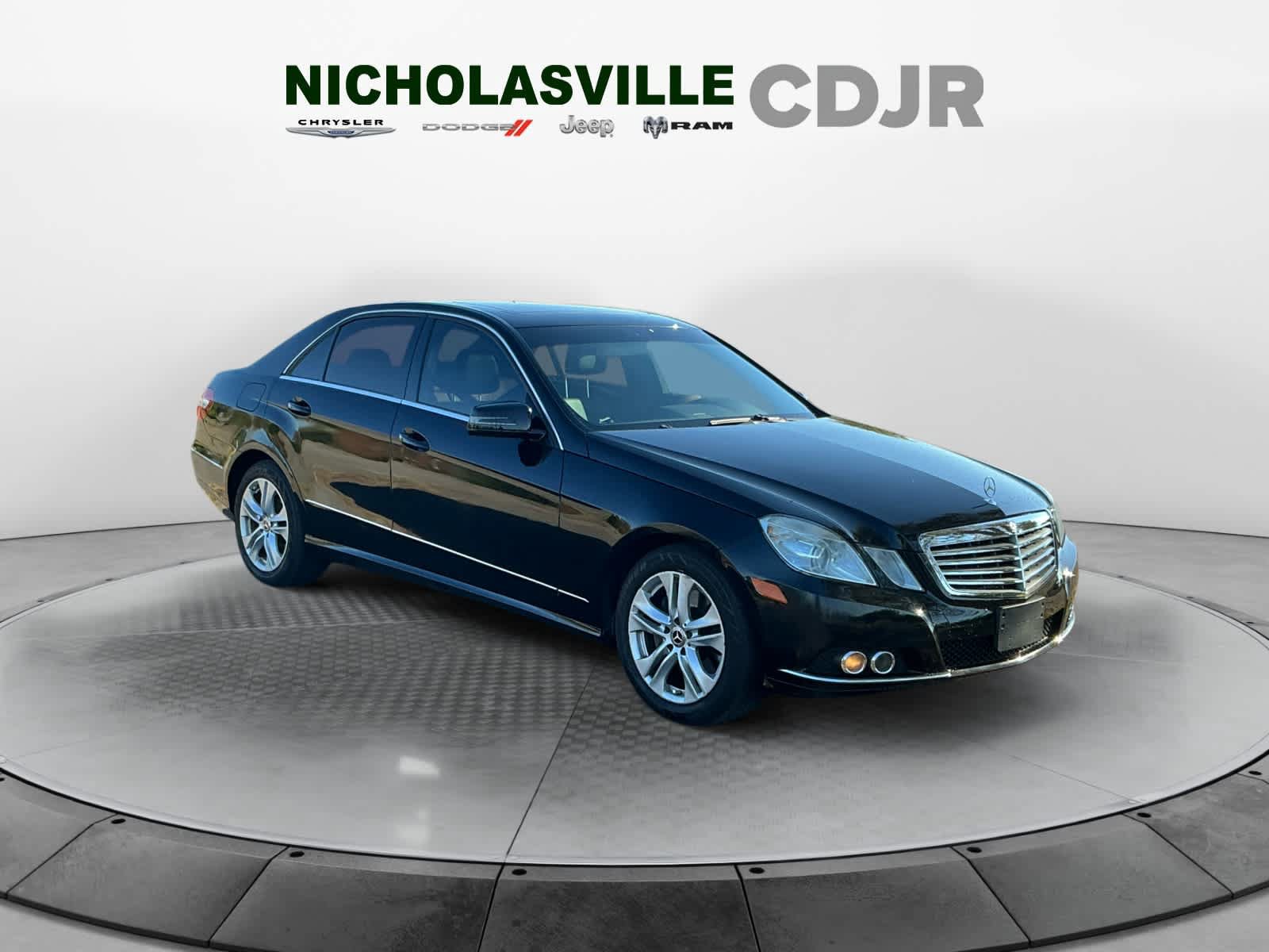 Used 2010 Mercedes-Benz E 350 4MATIC Sedan image 7