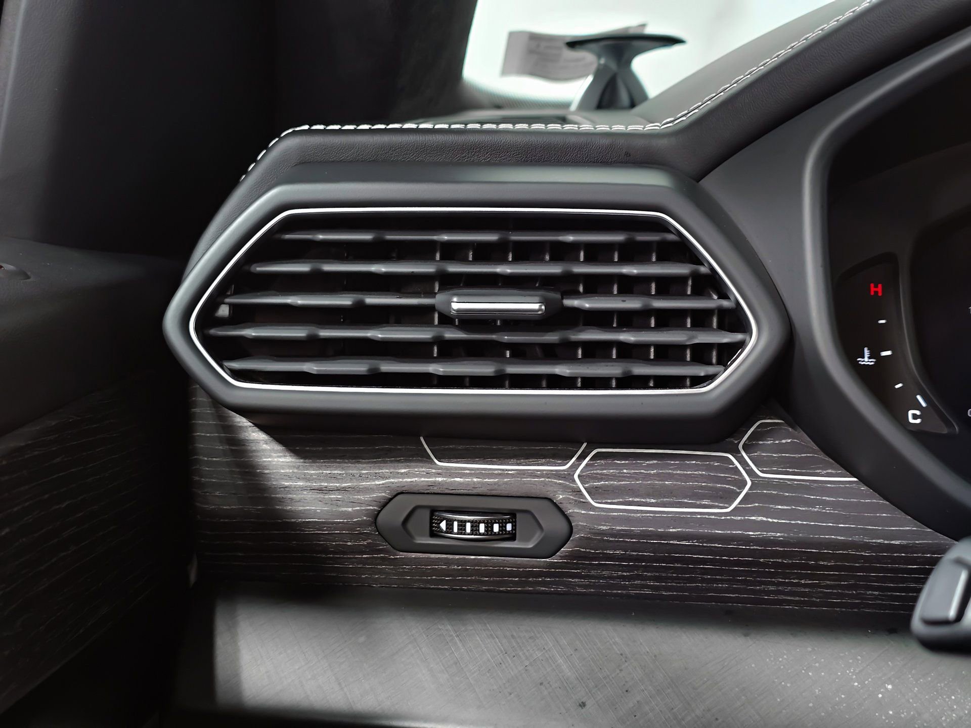 Used 2021 Lamborghini Urus image 30