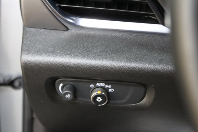 Used 2023 Chevrolet Traverse LT FWD image 15