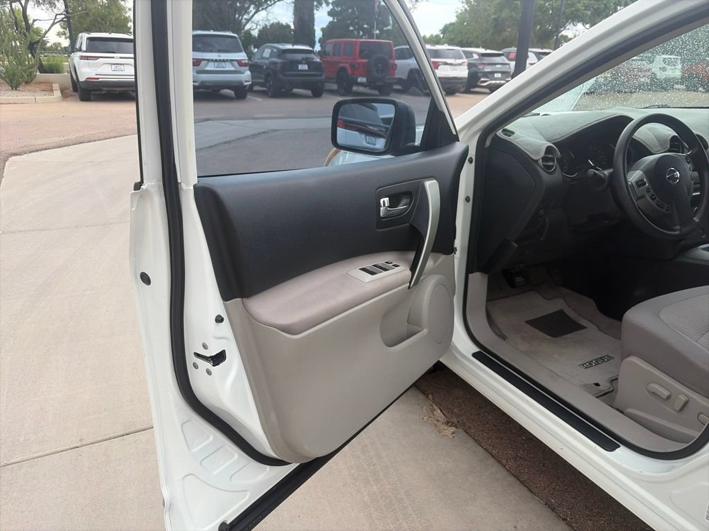 Used 2013 Nissan Rogue SV FWD image 23